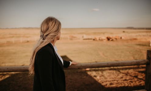 Lizzy Sartin, Realtor with John L Scott