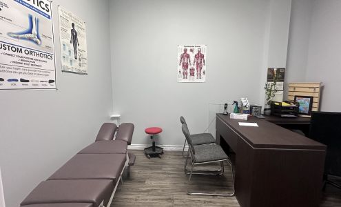 Hands That Cure Physical Therapy and Rehab Clinic 2760 Derry Rd W #3, Mississauga Ontario L5N 3N5