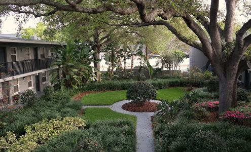 The Oaks on Azeele Apartments