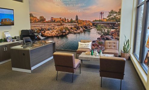 Julie Anglesey|REALTOR-Berkshire Hathaway HS Silverhawk Realty East Idaho