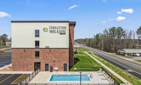 Cobblestone Hotel & Suites - Cullman