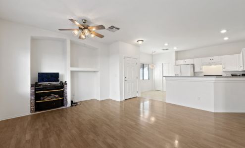 Dora Lucio - Local Realty