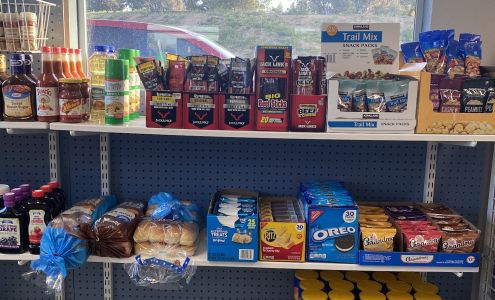 The Reel Deal Market & Cafe at Lake McSwain Snelling