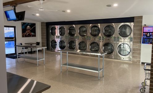 Louie's 10th street Lounge and Laundromat