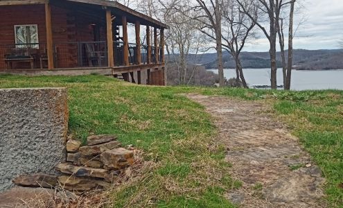 Roadrunner Inn and Log Cabins