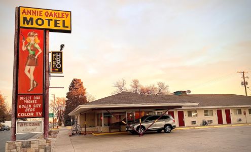 Annie Oakley Motel Oakley