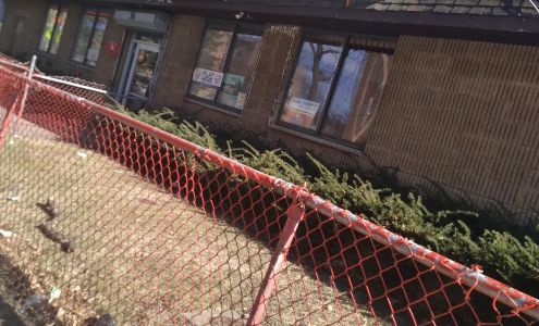 Aquarium Laundromat and grocery