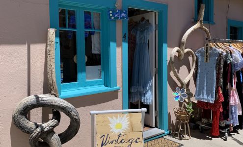 Vintage Daisies Lone Pine