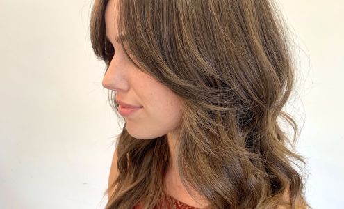 Jessica Miani Does Beauty