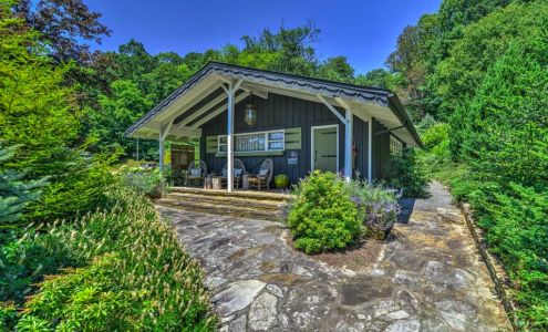 La Petite Chalet Little Switzerland