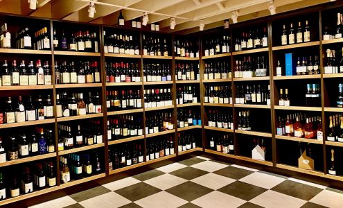 Fiske & Main, Specialty Wine and Cheese Upton