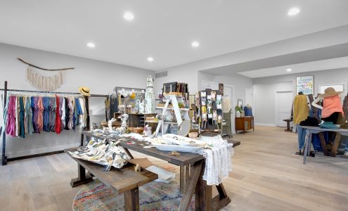 Lily and Day Cottleville