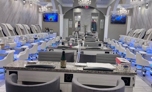 LUX NAIL LOUNGE AT AVALON