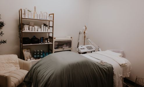 Lueur de Sel Beauty 55 Commerce Way Unit 124, Plymouth Massachusetts 02360