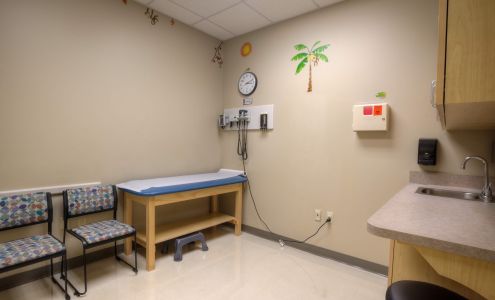 Lone Star Circle of Care at Lake Aire Medical Center - Pediatrics