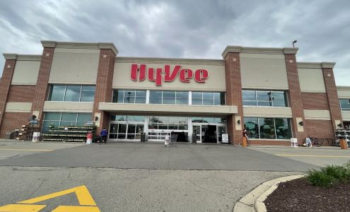 Hy-Vee Grocery Store