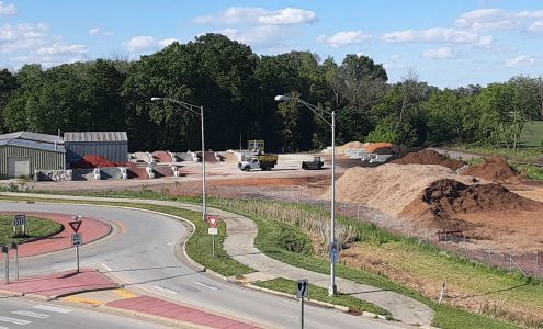 Bags and Bulk Landscape Supply Yard