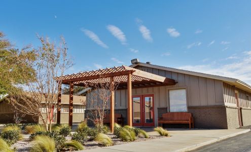 Oak Creek Apartments