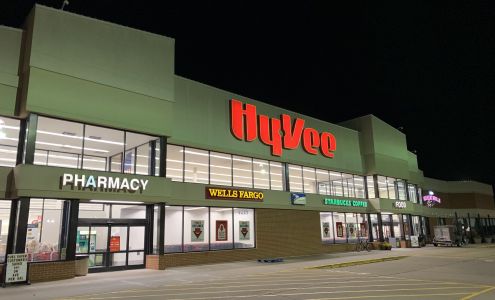 Hy-Vee Grocery Store