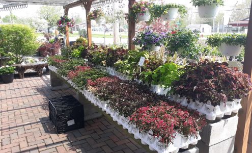 Farmers Market & Garden Center Flora