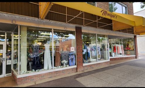 Monique's En' 4th Fashions