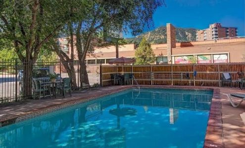 Boulder University Inn