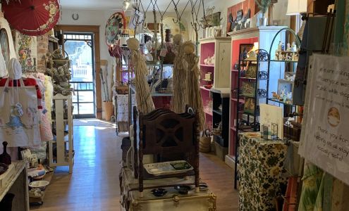 Lollygag Antiques & Boutique