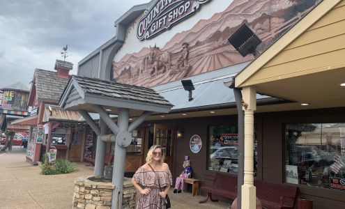 Country Barn Gift Shop & Photo Park