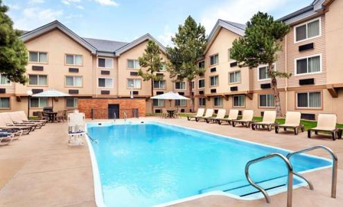 Days Inn & Suites by Wyndham Golden/Denver West