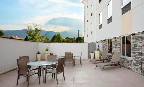 Holiday Inn Express & Suites Colorado Springs Central, an IHG Hotel