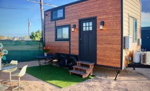 El Pais Motel & Campgrounds