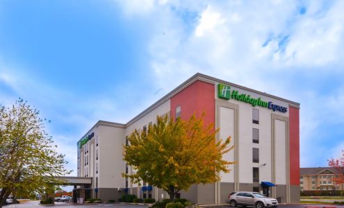 Holiday Inn Express & Suites Fayetteville-Univ of AR Area, an IHG Hotel