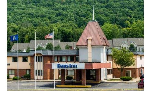 Days Inn by Wyndham Berlin Meriden