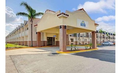 Days Inn & Suites by Wyndham Tampa near Ybor City