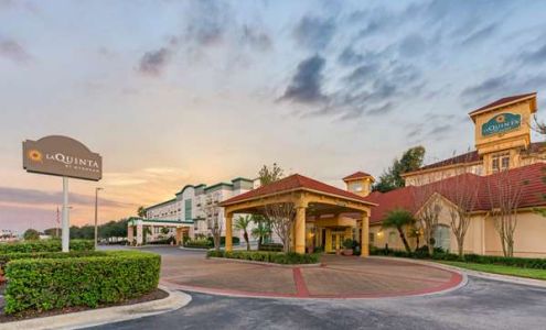 La Quinta Inn & Suites by Wyndham USF (Near Busch Gardens)