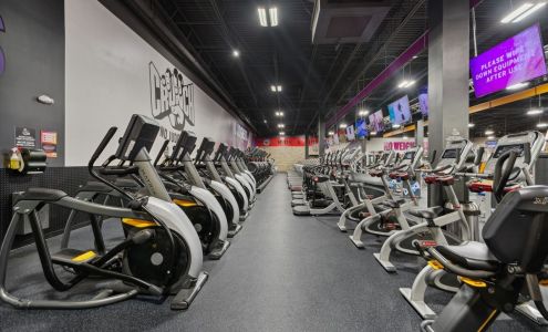 Crunch Fitness - West Pembroke