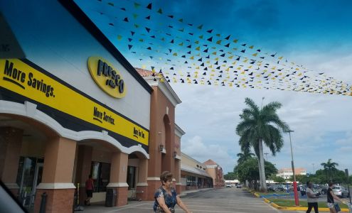 Hollywood Festival Shopping Center