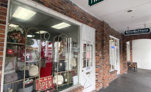 Plantation Village Shopping Center