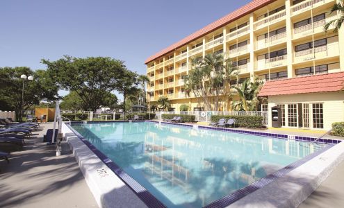 La Quinta Inn & Suites by Wyndham Coral Springs Univ Dr