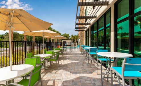 Holiday Inn Express & Suites Ft Myers Beach-Sanibel Gateway, an IHG Hotel