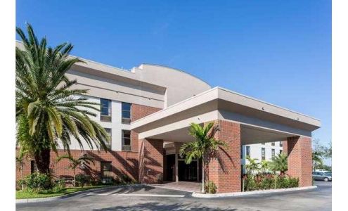 Days Inn & Suites by Wyndham Fort Myers Near JetBlue Park