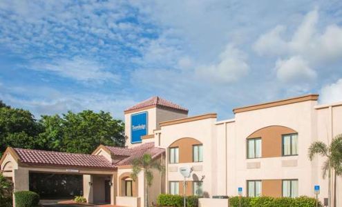 Travelodge by Wyndham Fort Myers Airport