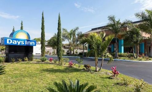 Days Inn by Wyndham Sarasota Bay