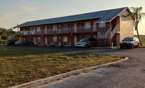 Carriage Court Motel