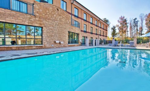 Holiday Inn Express & Suites Macon - I-475, an IHG Hotel