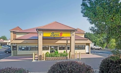 Super 8 by Wyndham Suwanee