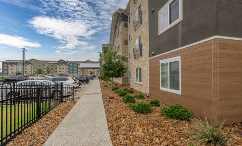 Soka Suites Dallas - Las Colinas