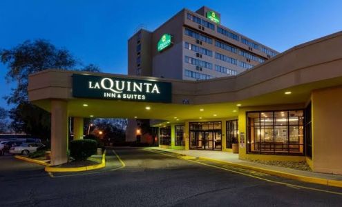 La Quinta Inn & Suites by Wyndham Secaucus Meadowlands