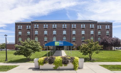 Holiday Inn Express Building 107