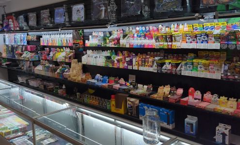 SHROOMIES Smoke Shop